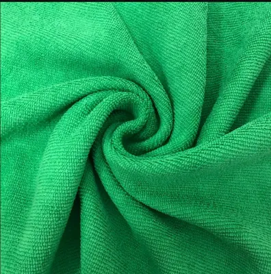 Tissu microfibre vert 80 % polyester 20 % polyamide 300 g/m² pour chiffon de nettoyage de cuisine et de voiture